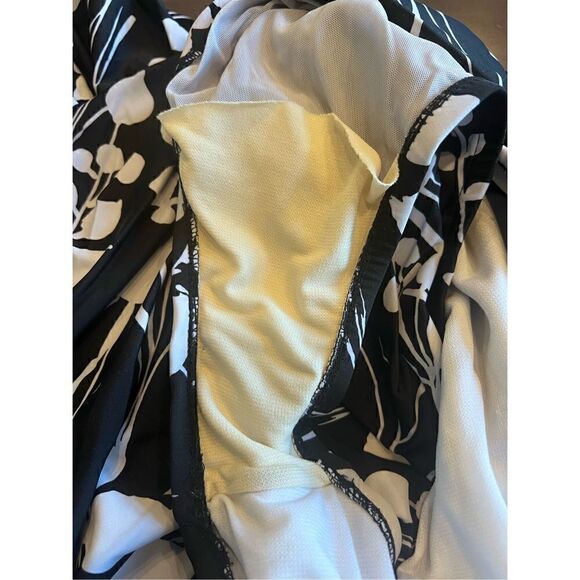 Croft and Barrow black and white plus size swimsuit size 20 - Picture 5 of 6